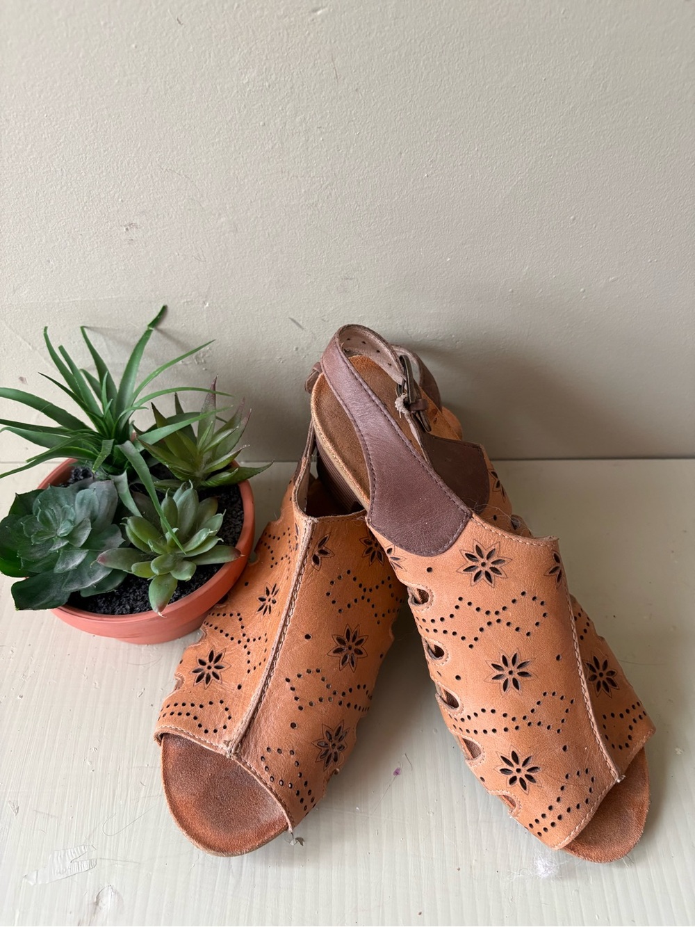 Josef Seibel Tan Perforated Peep-Toe Slingback leather Heels Sz 8.5